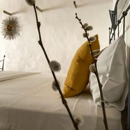 Is Scabas Guestrooms Solarussa Exterior photo