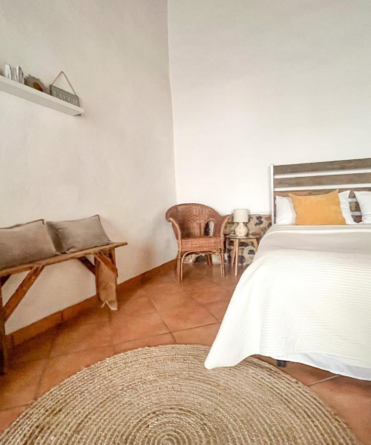Is Scabas Guestrooms Solarussa Exterior photo