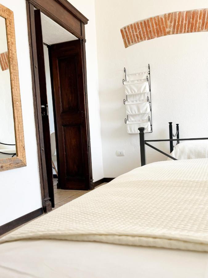 Is Scabas Guestrooms Solarussa Exterior photo
