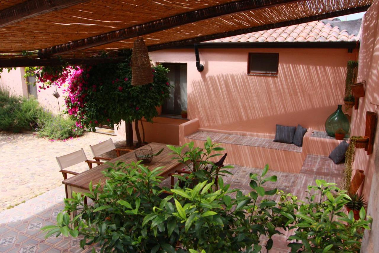 Is Scabas Guestrooms Solarussa Exterior photo